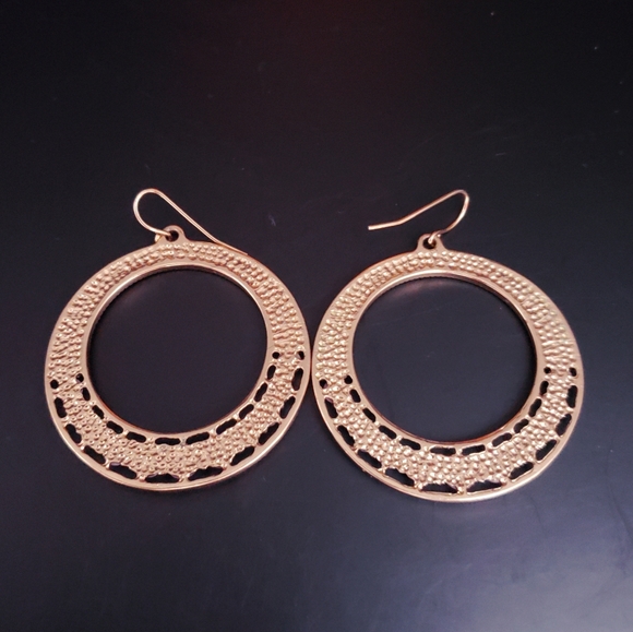 Lavender Graduating Bead Drop Filigree Circle Hoop Dangle Earrings 1.5" - Picture 4 of 6